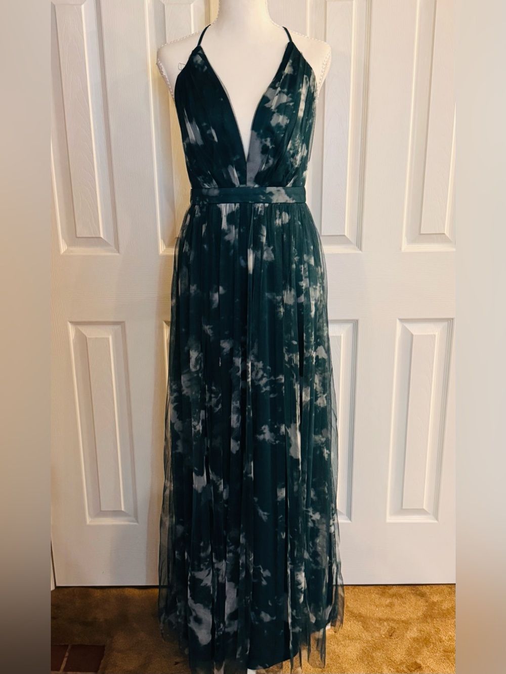 Lulu's - Elegant Moment Emerald Green
Tie-Dye Backless Maxi Dress
